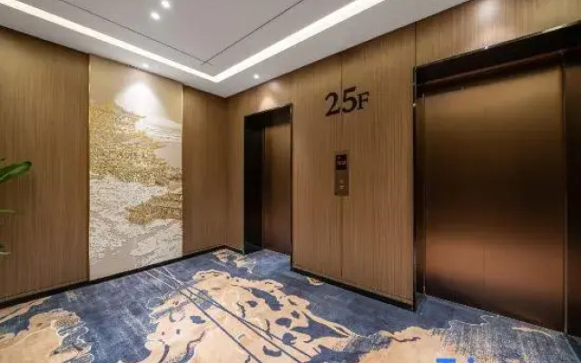 Rezen Dong Hotel