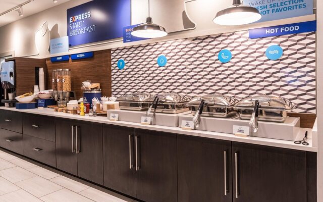 Holiday Inn Express & Suites Farmville by IHG