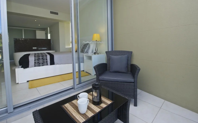 Blue On Blue Apartment 921