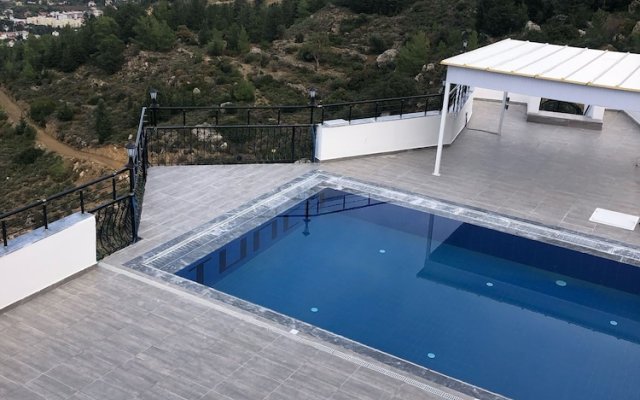 Large Luxury Villa With Private Pool in Lapta Kyrenia