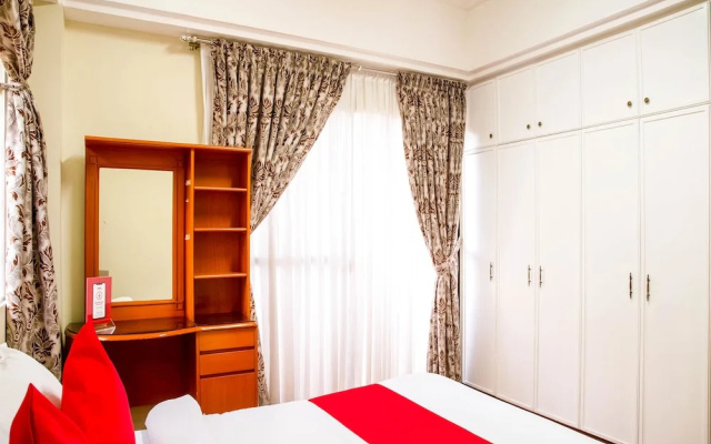 Las Palmeras Apartelle by OYO Rooms