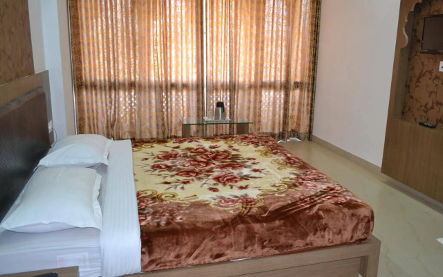 Hotel J M D Palace