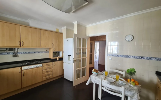 Seaside Escape - 3 Bedroom Apartment Sleeps 6