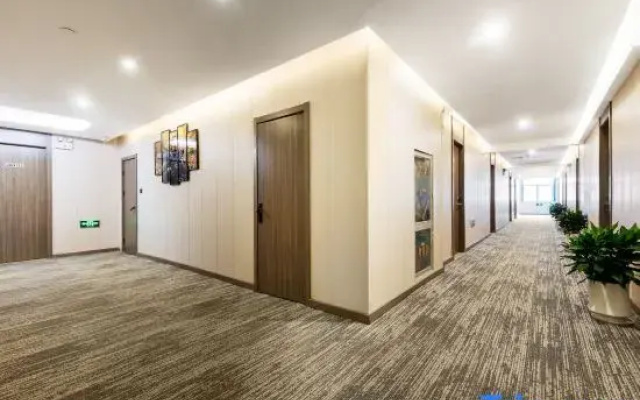 Thank Inn (Yancheng Qingnian Road Baolong Plaza)