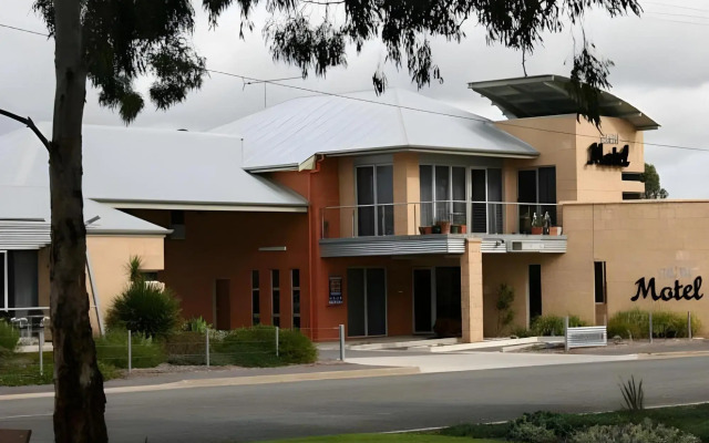 Strath Motel