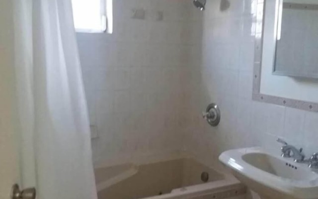 Studio Chateau - Manor Park, Kingston 8