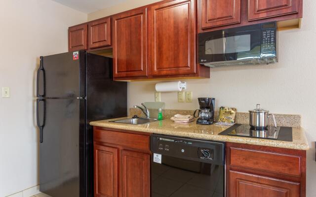 Candlewood Suites Airport by IHG