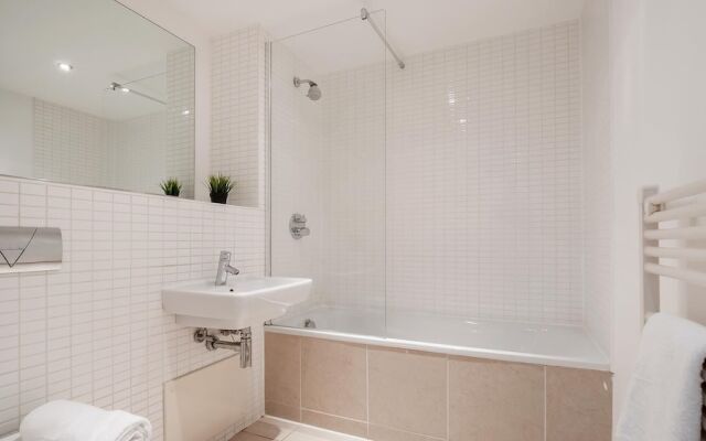 Bright, Stylish 2BR Apartment in Central Sheffield