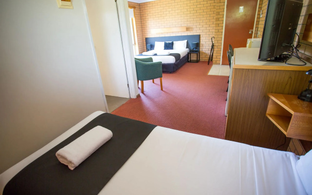 Blue Whale Motor Inn & Apartments