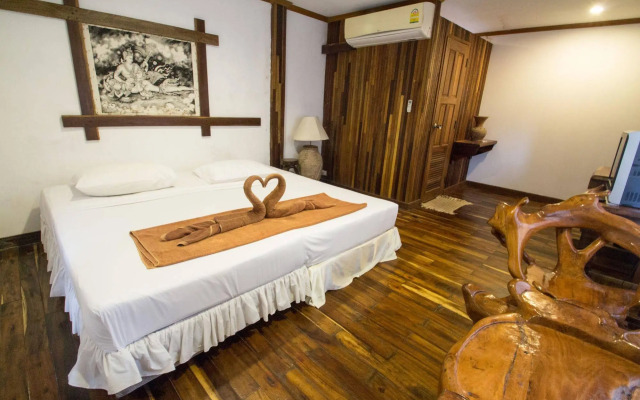 Tropical Garden Bungalow