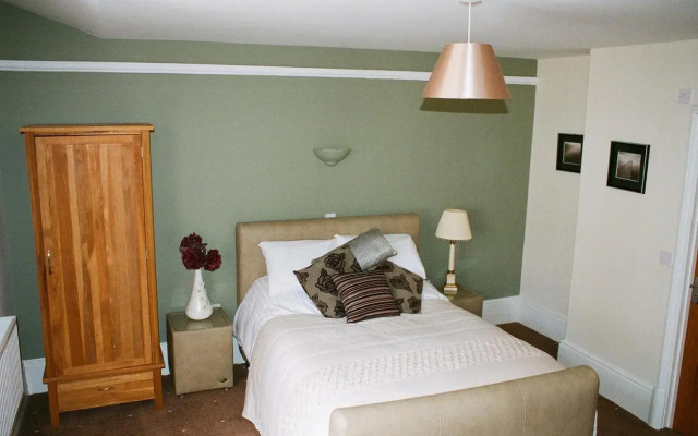The Lounge Hotel and Bar