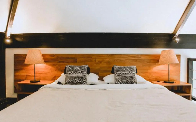 Wave House - Surf Camp