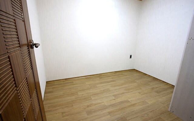 Suncheon Golden Lakeside Pension