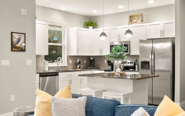 NEW Canopy Cabana Luxury Downtown Apt