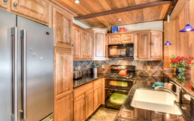 Brockway Springs Lodge Steps to Lake Access!