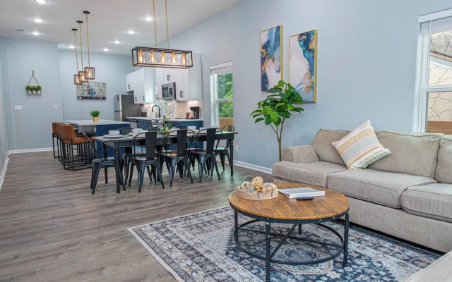Comfort and Style 4br/3ba Near Riverwalk and Dtown