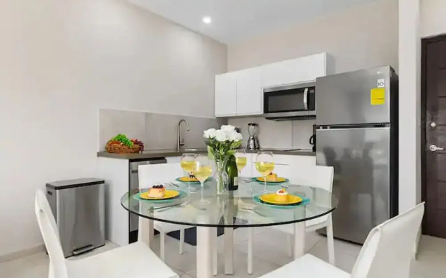 1BR Gold Coast Pools Tennis Gym Security