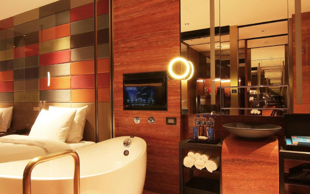 H2O Hotel