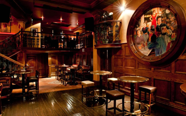 Eyre Square Hotel