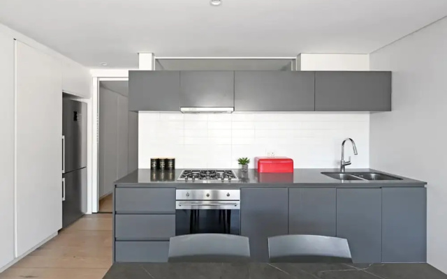 One Bedroom Green Point Spacious