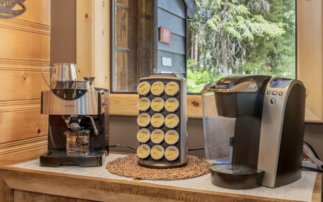 Thyme Out 2 Bedroom Home by NW Comfy Cabins by RedAwning