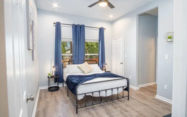 Inviting 4BR 2BA Near Downtown Riverwalk