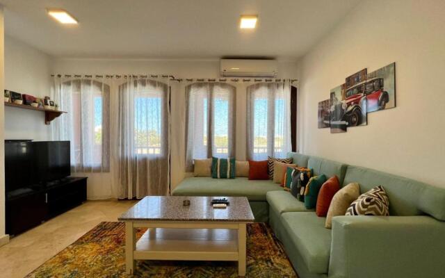 Taj Home, Amazing pool and lagoon view 2bedrooms apartment