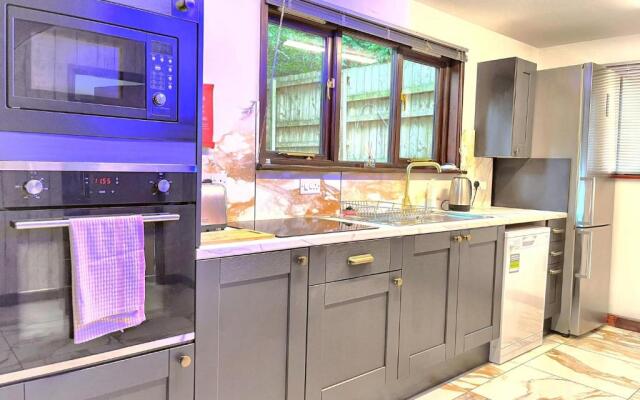 Primrose 15-Kaowood-Hot Tub-Pet friendly-Tenby