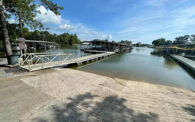 Bay Springs Country Inn & Marina