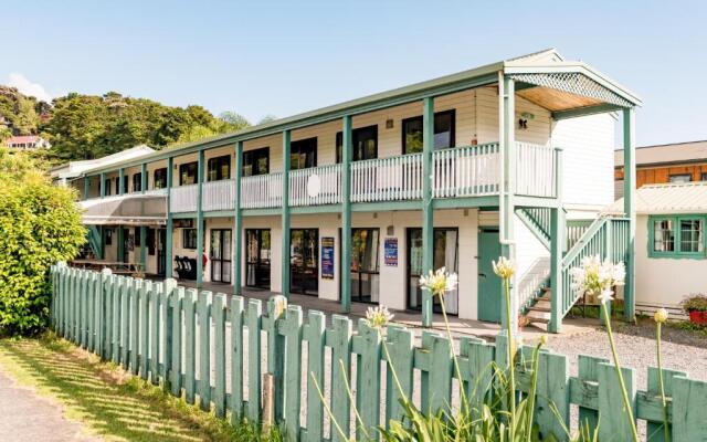 Bay of Islands Lodge - Hostel