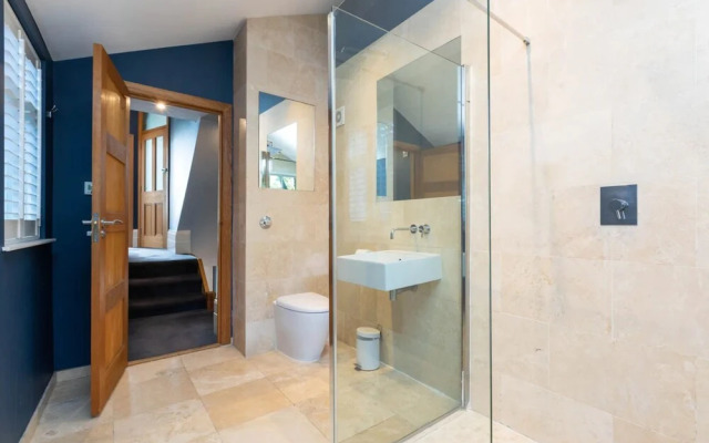 Charming 2 Bedroom House in Angel