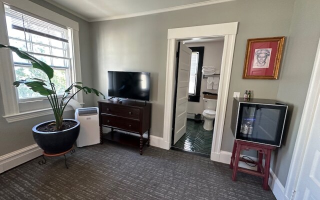 Inn at Gifford House