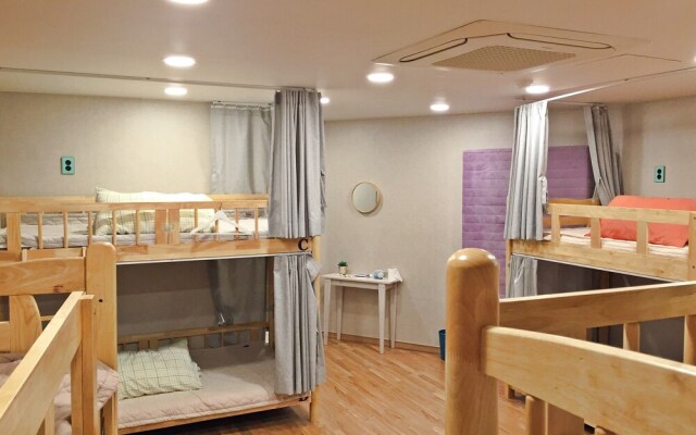 Flat B Hostel - Hostel