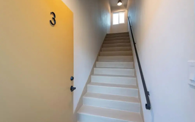 Wonderful 2-BR Apt Near Dodger