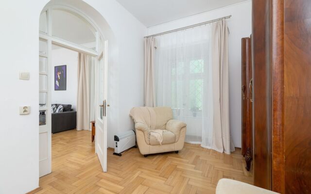 Krakow Main Square Apartment by Renters