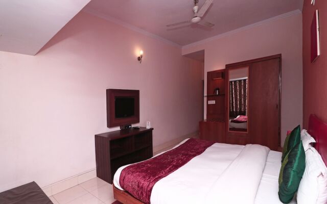 OYO 16006 Hotel Meedo's Grand