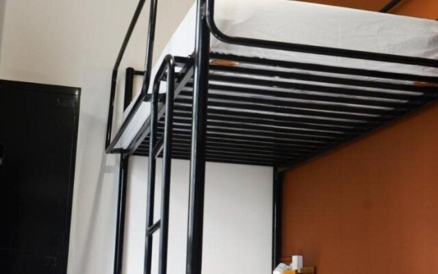 6feet Hostel
