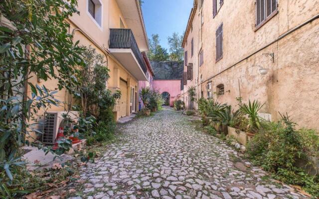 Cute Affordable 1-Br Minutes From Cannes Center