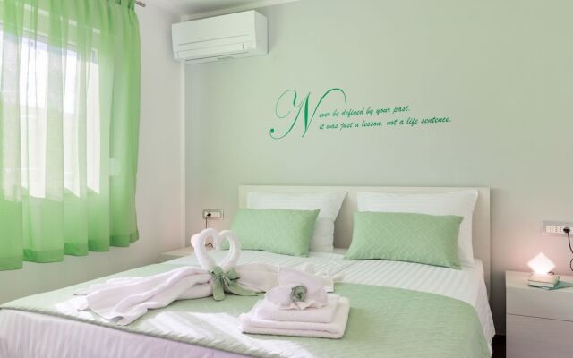 Serene Holiday Home in Novigrad with Private Pool