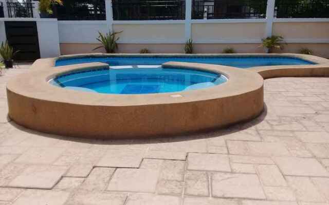 4 Bedroom House & Private Pool Pattaya