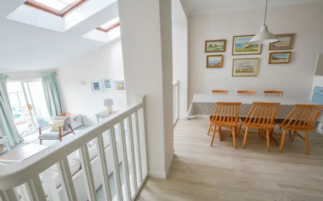 Clifton Court Apt 16 With Heated Pool