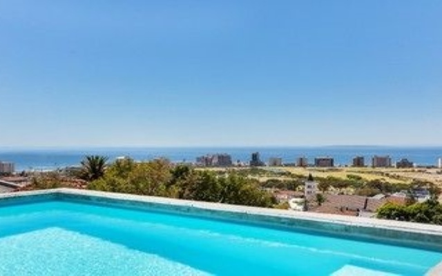 Upper Green Point Roos Villa