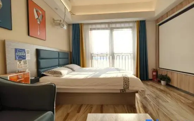 Lanuo Light Luxury Hotel (Erqi Wanda Chuangfu Xincheng Branch)