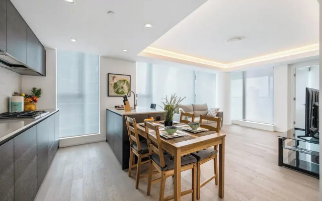 Chic Urban Stylish Condo in Downtown V