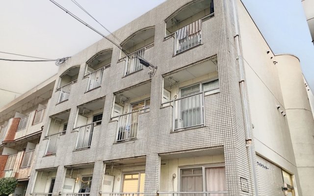 Local Nishijin Apartment