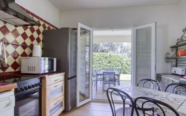 Holiday Home Le Puit des Oliviers 1 (LCD150)