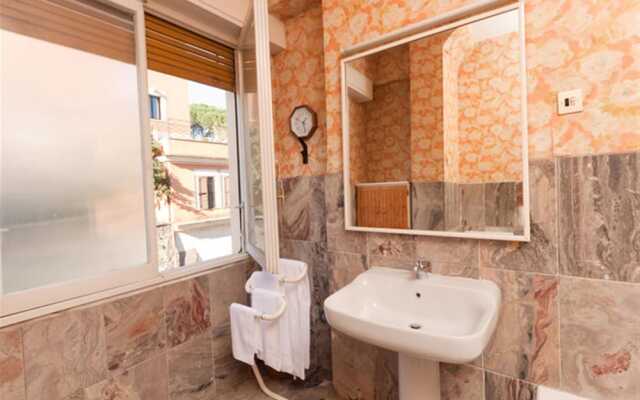 Luminous Trastevere Apartment, Wifi, Balcony, Lift, Parking
