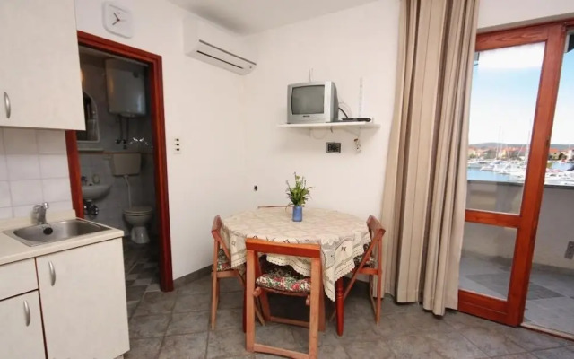 Ana- Next to the sea - A1