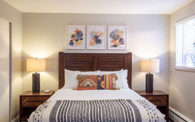 The Coral Suite, Stylish Stay in Old Town FoCo