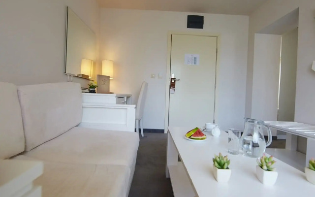 Festa Chamkoria Apartments